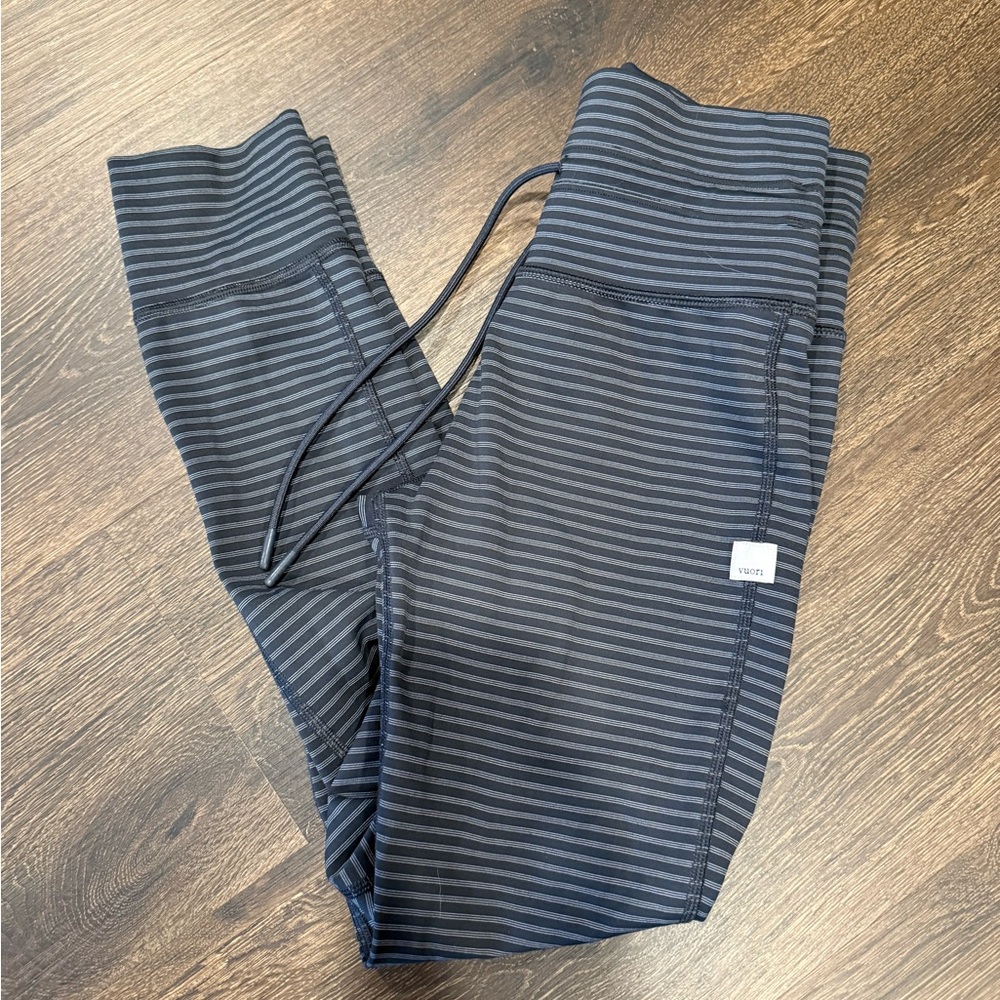 Vuori Gray Striped High-Rise Daily Leggings
